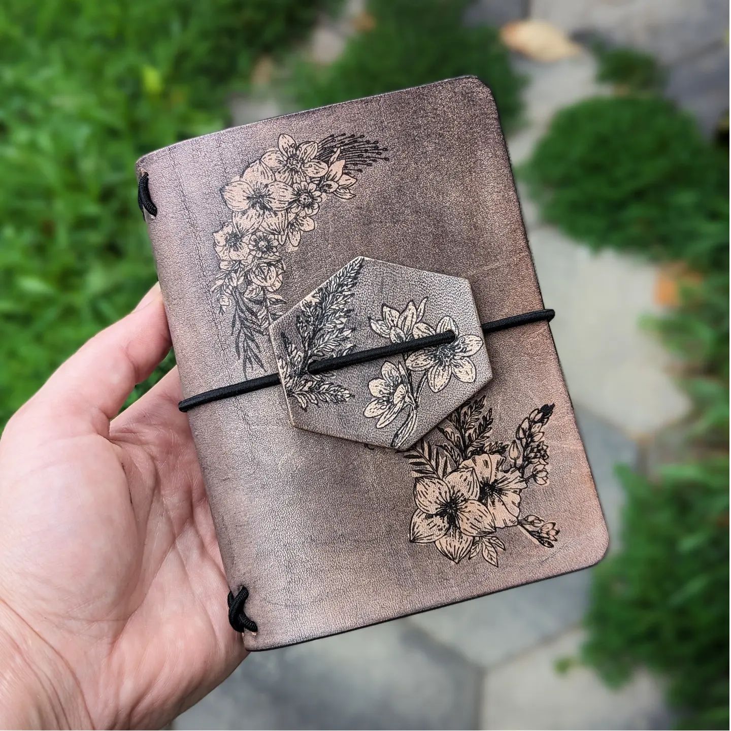 Passport-Size Fauxdori Refillable Notebook | Ink-Stamped Flowers